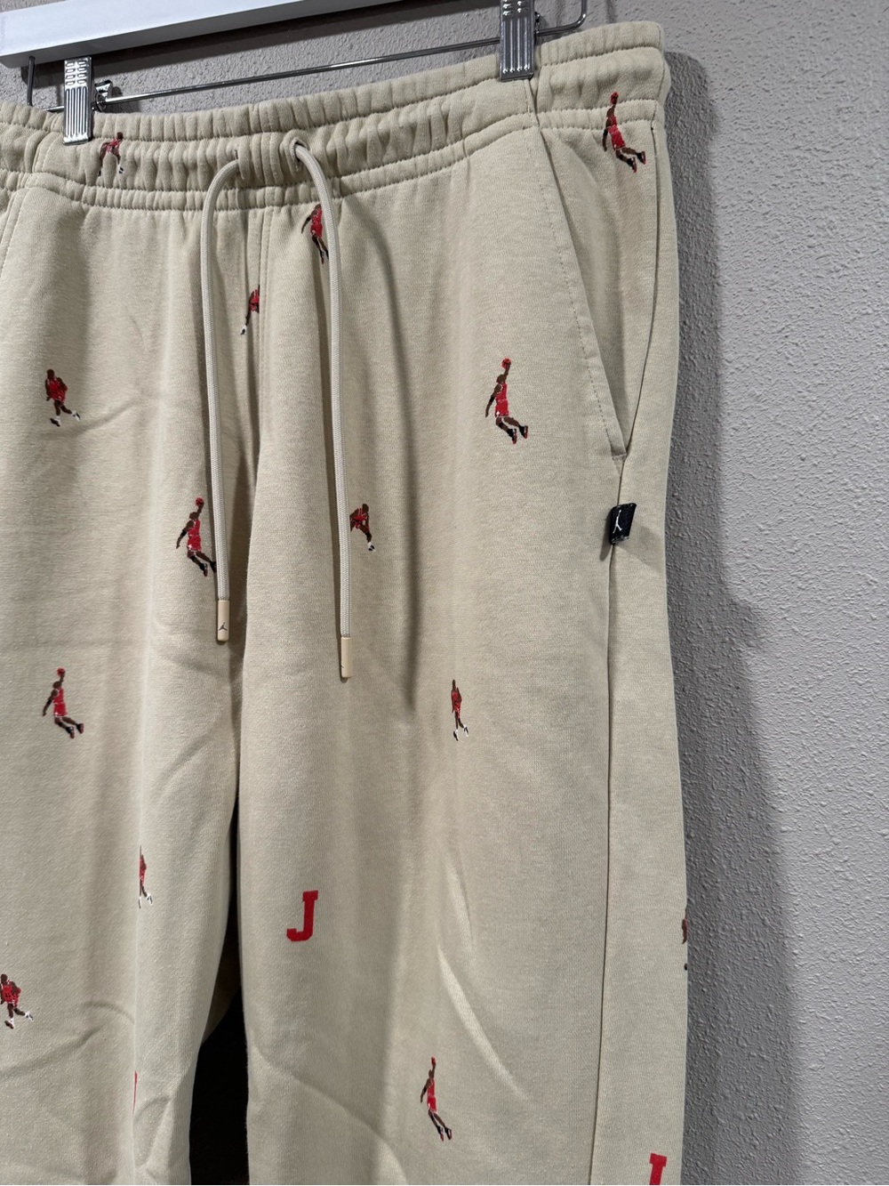 Nike Air Jordan Joggers - Picture 3 of 5